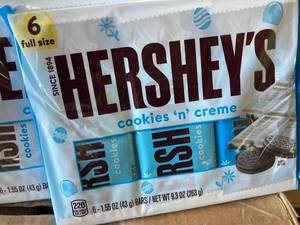 lot 8 image: Hersheys Cookies N Crme