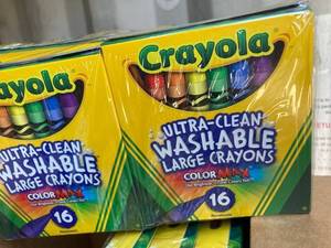 lot 125 image: Ultra-Clean Large Crayons