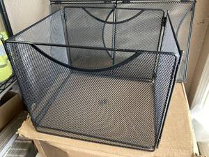 lot 77 image: Collapsible Wire Mesh Boxes
