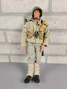 lot 296 image: 2001 GI JOE  12 WW2 Action Figure
