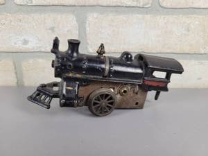 lot 295 image: Pre-War IVES Cast Iron Clockwork Locomotive