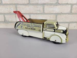 lot 292 image: 1950s MARX Glendale Wrecker & Repair Service Tin Litho Tow Truck