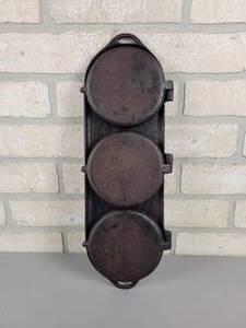 lot 301 image: Antique F.M. Van Etten No.3 Cast Iron Flop Griddle - Uses the Schofield Design Patent, but oddly spell it Shofield