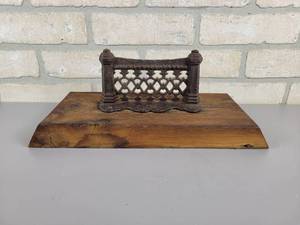 lot 302 image: Antique Cast Iron Boot Scraper