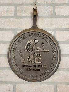 lot 321 image: Vintage DOTSON Co. 10 Cast Iron Skillet - 1944 Molders Union - Mankato, MN