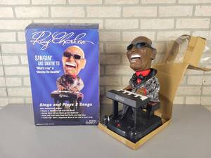 lot 254 image: Ray Charles Little Ray Singin and Swayin Animated Figure with Original Box - Showtime Enterprises - WORKS, SEE VIDEO