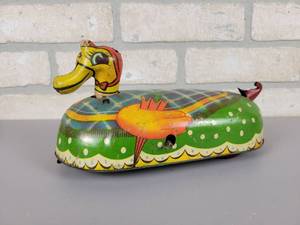 lot 471 image: Vintage Tin Litho Wind-Up Duck Toy - WORKS