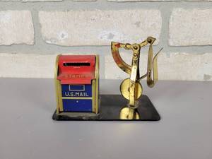 lot 480 image: Vintage Tin Desktop U.S. Mail Stamp Dispenser and Letter Scale