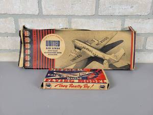 lot 478 image: Vintage United Airlines Balsa Wood Super Mainliner Model and Hi-Flyer Flying Model in Original Box