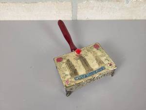 lot 493 image: Vintage Tin Cigarette Box - New York City Souvenir - Made in Japan