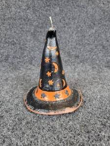 lot 361 image: Vintage Halloween Witchs Hat Candle