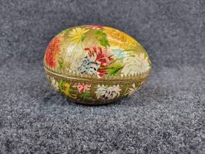 lot 392 image: Vintage Papier Mache GERMAN Nesting Egg