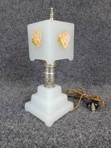 lot 374 image: Art Deco Opaque Milk Glass Table Lamp