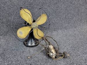 lot 260 image: 1930s Montgomery Ward & Co. Super Blue Line 8 Desk Fan - 32V Direct Current