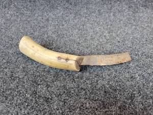 lot 385 image: Antique Farriers Hoof Knife w Real Bone Handle