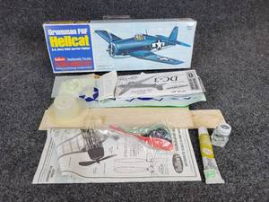 lot 393 image: Vintage Guillows Gruman F6F Hellcat WW2 Aircraft Carrier Fighter Balsa Wood Model with Original Box