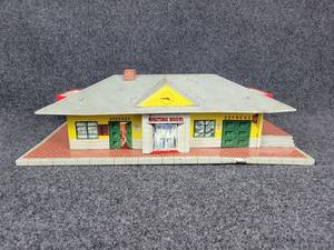 lot 259 image: 1940s MARX Tin Litho Glendale Railway Station