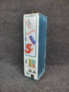 lot 255 image: Vintage Wrigleys Chewing Gum and Life Savers 5 Cent Vending Machine w Key