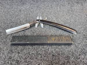 lot 404 image: Antique German Platipus Hollow Ground Straight Razor w Original Box