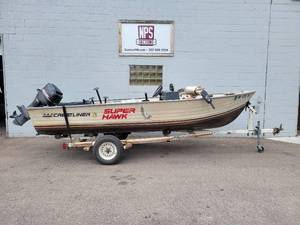 lot 1006 image: 16 Crestliner Super Hawk Aluminum Fishing Boat - NO SHIPPING