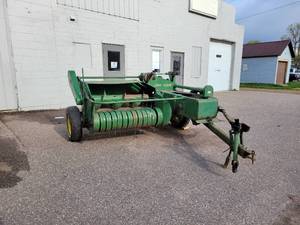 lot 1005 image: John Deere 14T Square Baler - NO SHIPPING