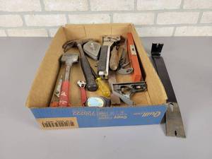lot 1097 image: Tack Hammer, Level, Pry Bar, Chalk Line and More