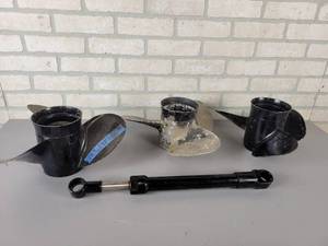 lot 1110 image: (3) Outboard Boat Props and Mercruiser TiltTrim Cylinder