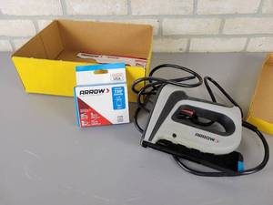 lot 1180 image: ARROW Electric Staple Gun - Uses T50 Staples - Tested and Works