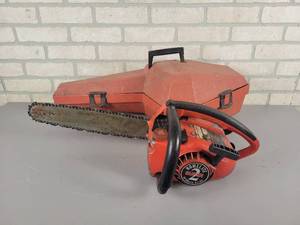 lot 1200 image: Homelite Super 2 16 Automatic Oiling Chainsaw w Case - Pulls Over good, did not start - NO SHIPPING