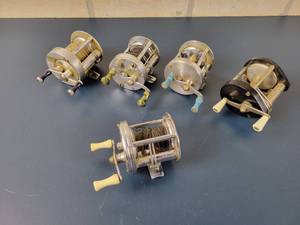 lot 1221 image: (5) Vintage Baitcast Fishing Reels