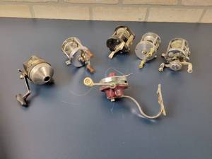 lot 1222 image: (5) Vintage Baitcast  Spincast Fishing Reels