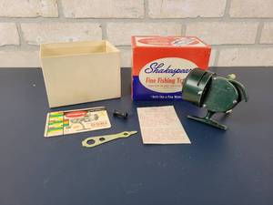 lot 1223 image: Vintage Shakespeare wonder Cast Model 1774 Fishing Reel in Box