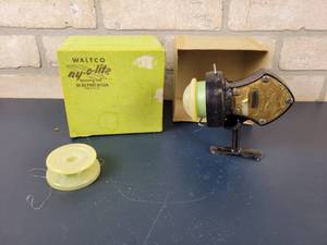 lot 1224 image: Vintage WALTCO ny-o-lite Spinning Reel in Box