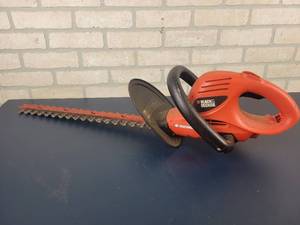 lot 1232 image: B&D Hedge Hog 20 Electric Hedge Trimmer - Tested and Works - NO SHIPPING