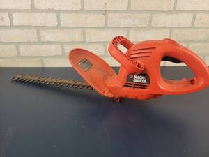 lot 1234 image: B&D 16 Electric Hedge Trimmer - Tested and Works - NO SHIPPING