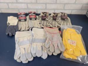 lot 1240 image: (11) Pairs of Mostly Large Work Gloves - All but 1 Pair appears New