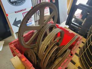 lot 1258 image: Large Lot of Motor Pulleys - Sizes From 18.5 to 4 Diameter - NO SHIPPING