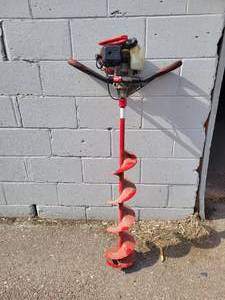lot 1268 image: ESKIMO Stingray S33 8 Gas Ice Auger - Starts and Runs - NO SHIPPING