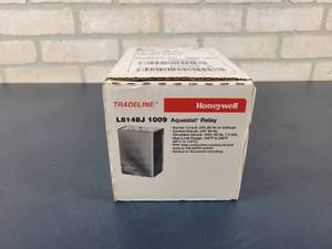 lot 1277 image: NEW Honeywell Aquastat Relay - Part No. L8148J1009