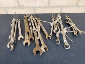lot 1294 image: Large Lot of Assorted Combination Wrenches