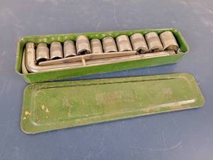 lot 1297 image: Vintage HINSDALE No. 10 Socket Set