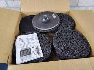 lot 1341 image: (20) NEW 7 3M Coated Abrasive Discs - Includes Backplate