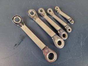lot 1393 image: CRAFTSMAN Offset Ratcheting Wrenches - From 14 to 78