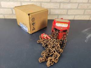 lot 1410 image: Little Mule 12Ton Chain Hoist - Model BW9