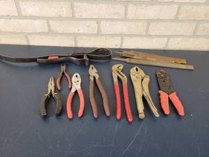 lot 1423 image: Linemans Pliers, Adjustable Pliers, Strap Wrench, Files and More