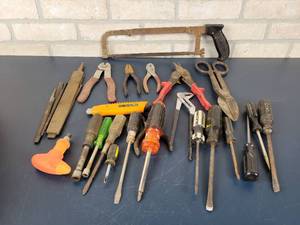 lot 1425 image: Tin SnipsShears, Screwdrivers, Pliers, Files and More