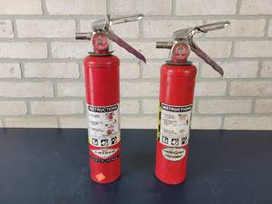 lot 1433 image: (2) 2.5# Fire Extinguishers - Both are Charged - NO SHIPPING