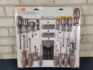lot 1443 image: NEW 42pc Screwdriver Set - Missing 1 Screwdriver