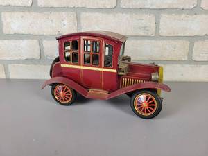 lot 691 image: Vintage Tin FORD Model T Battery Operated Toy - Approx. 9.5 Long