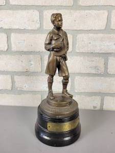 lot 692 image: Vintage Metal Boy Scouts of America Statue - R. Tait McKenzie - Approx. 11 Tall